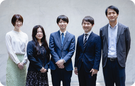 東京リーガルマインドの社員5名の画像